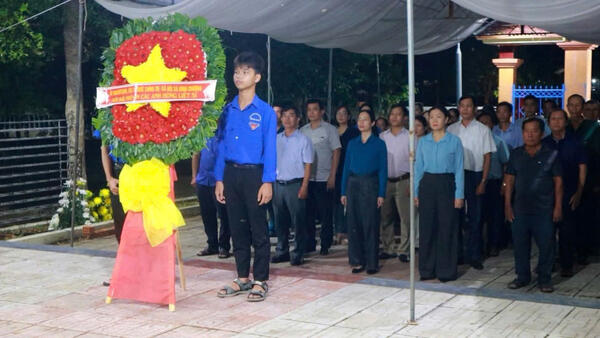 Xã Bình Chương tổ chức Lễ dâng hoa, dâng hương và thắp nến tri ân các Liệt sĩ nhân kỷ niệm 79 năm ngày Thương binh Liệt sĩ