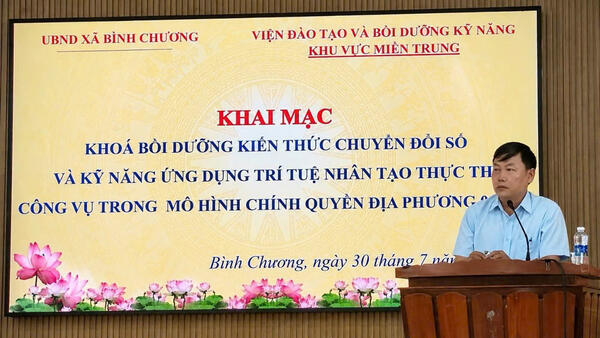 Xã Bình Chương tổ chức khai giảng lớp bồi dưỡng chuyển đổi số và ứng dụng trí tuệ nhân tạo trong thực thi công vụ
