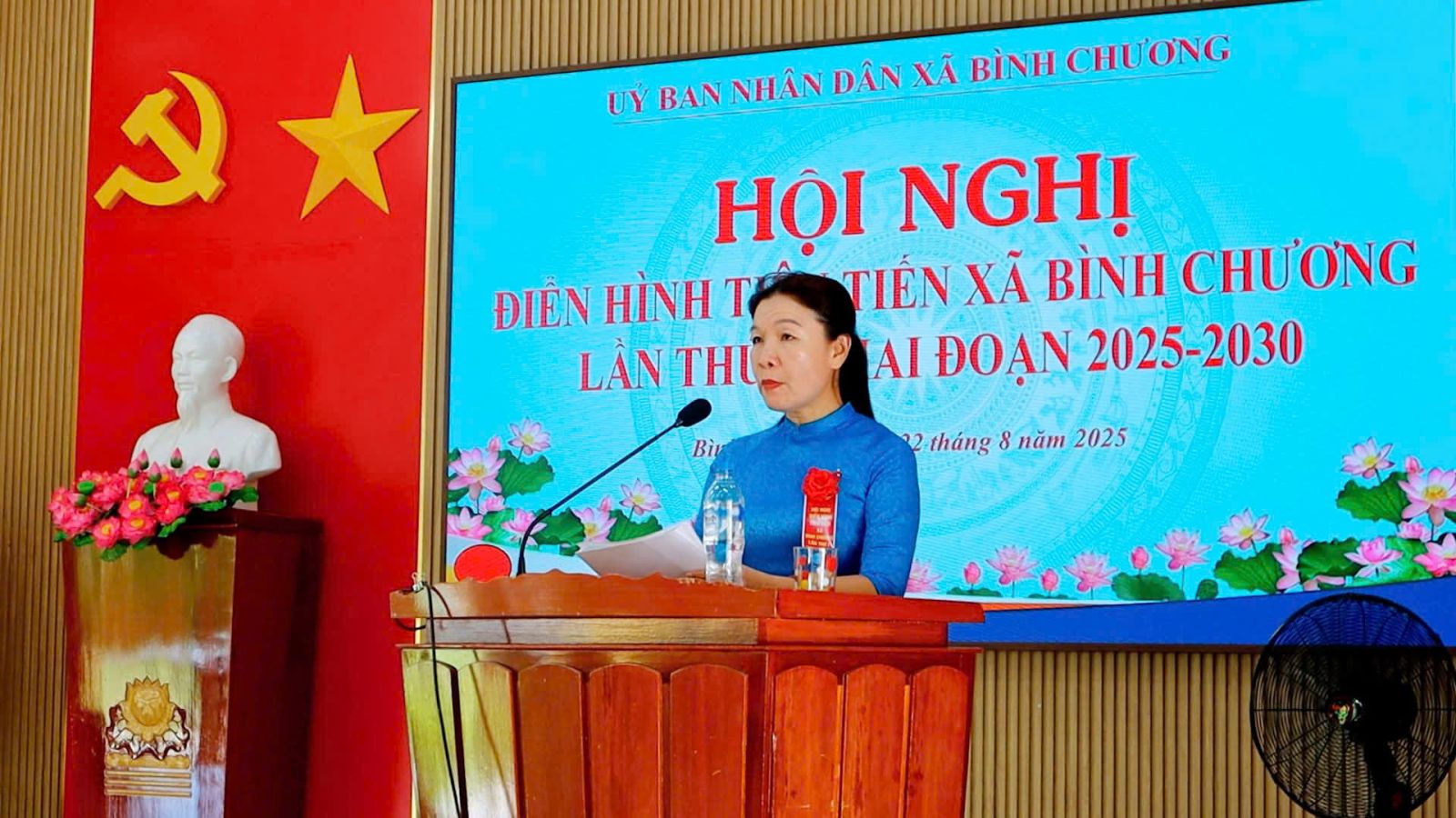 Đồng chí Nguyễn Thị Vị, Ủy viên Ban Thường vụ Đảng ủy, Chủ tịch Ủy ban MTTQ Việt Nam xã phát biểu hưởng ứng phát động phong trào thi đua